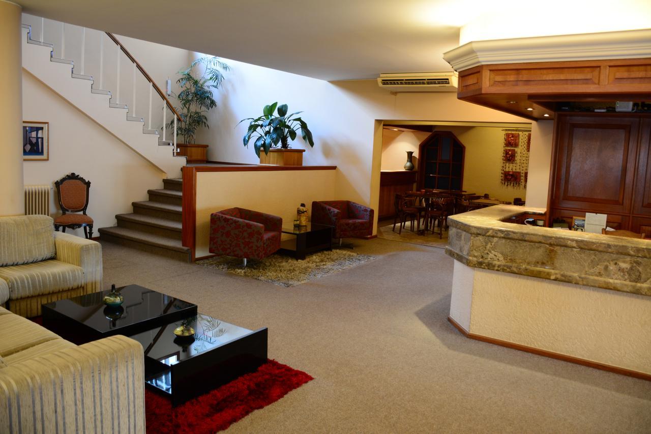 Hotel Crown Melo Dış mekan fotoğraf